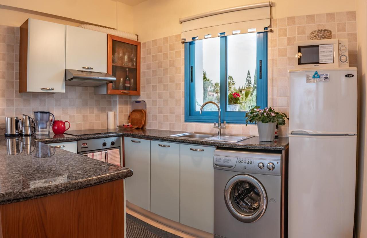 Penthouse direkt am Meer Polis Bagian luar foto