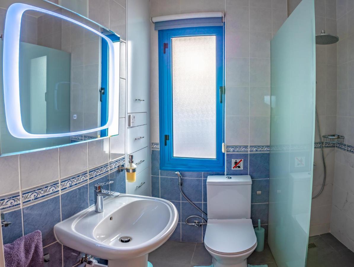 Penthouse direkt am Meer Polis Bagian luar foto
