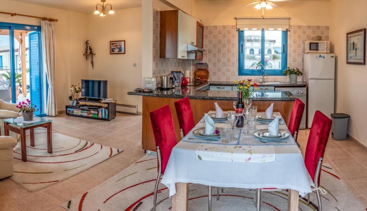 Penthouse direkt am Meer Polis Bagian luar foto