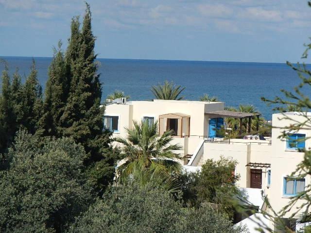 Penthouse direkt am Meer Polis Bagian luar foto
