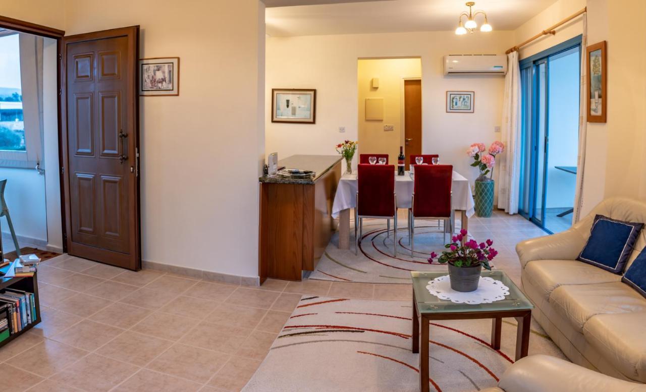 Penthouse direkt am Meer Polis Bagian luar foto