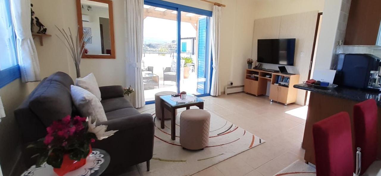 Penthouse direkt am Meer Polis Bagian luar foto