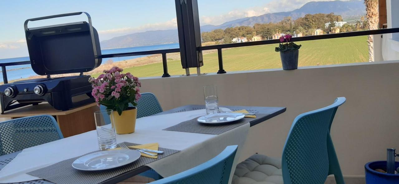 Penthouse direkt am Meer Polis Bagian luar foto