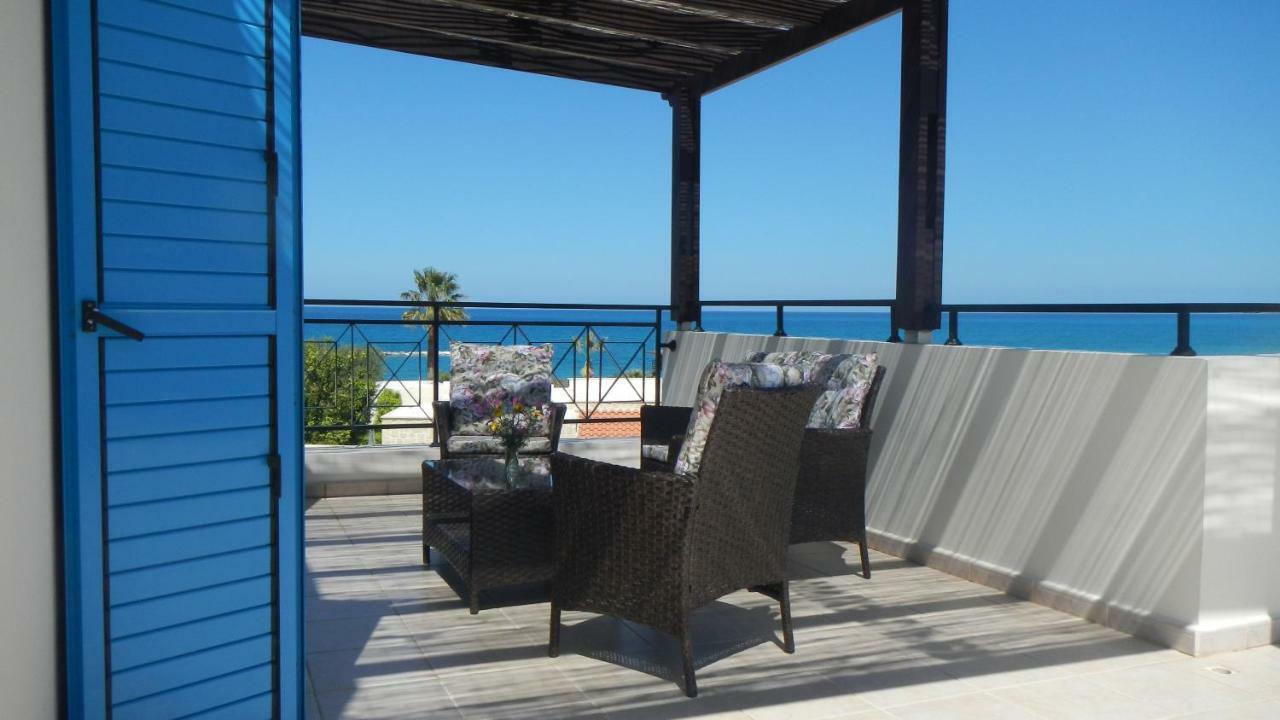Penthouse direkt am Meer Polis Bagian luar foto